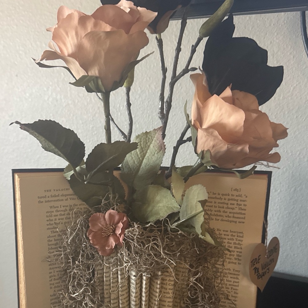Elegant Floral Arrangement with Peach Roses